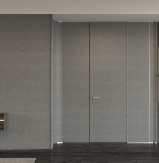 Muro panelado con puerta invisible a ras y tirador embutido en acabado níquel