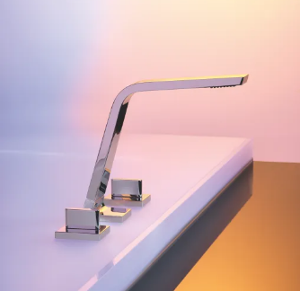Llenador de lavabo tipo cascada en cromo pulido sobre cubierta